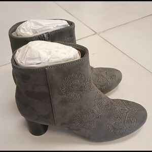 Chic Embroidered Gray Ankle Booties